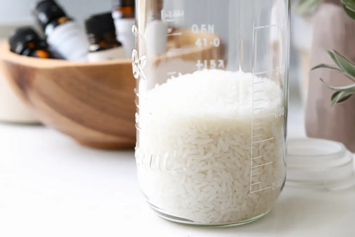 natural bathroom cleaning hacks